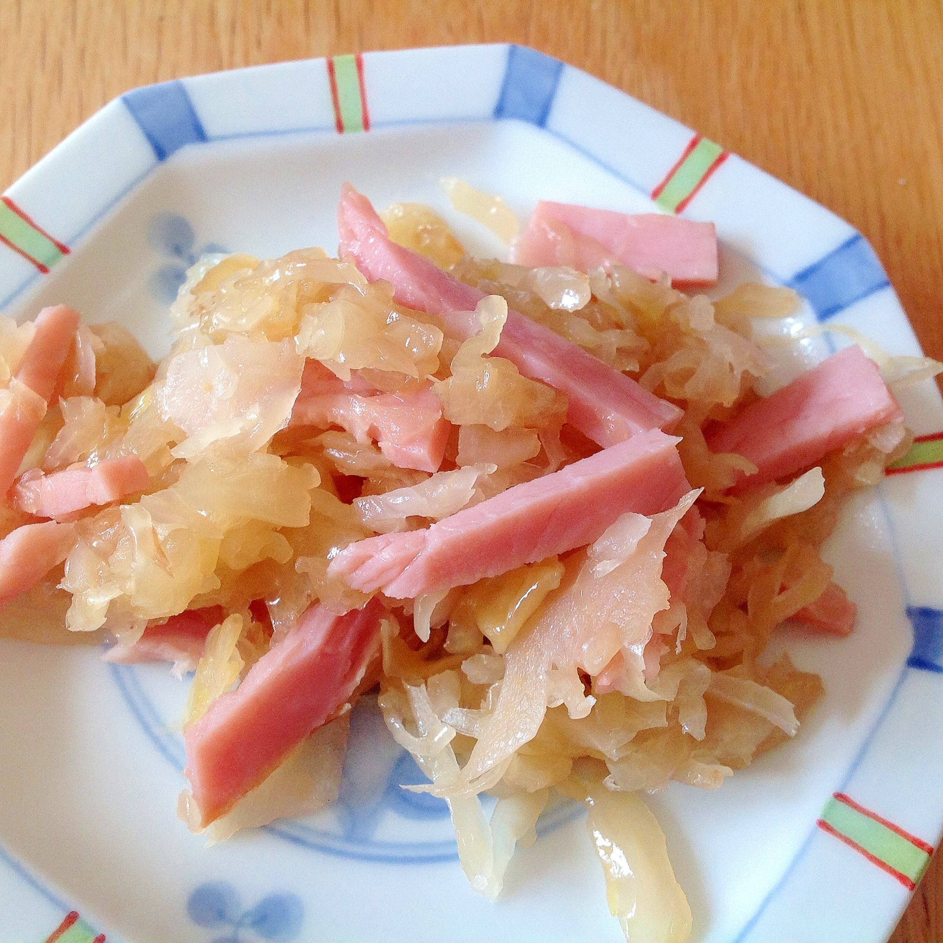 サクサクとした歯ざわりのある ハム ソーセージやお肉料理の付け合わせに最適です キューネ ザワークラウト バレル 850ml 固形量 810g  年末年始大決算