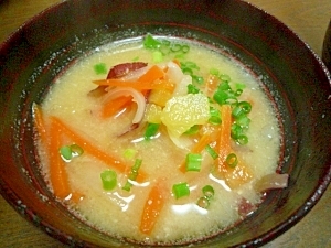 さつまいもと人参と玉ねぎの味噌汁 レシピ 作り方 By ドーナツ 楽天レシピ