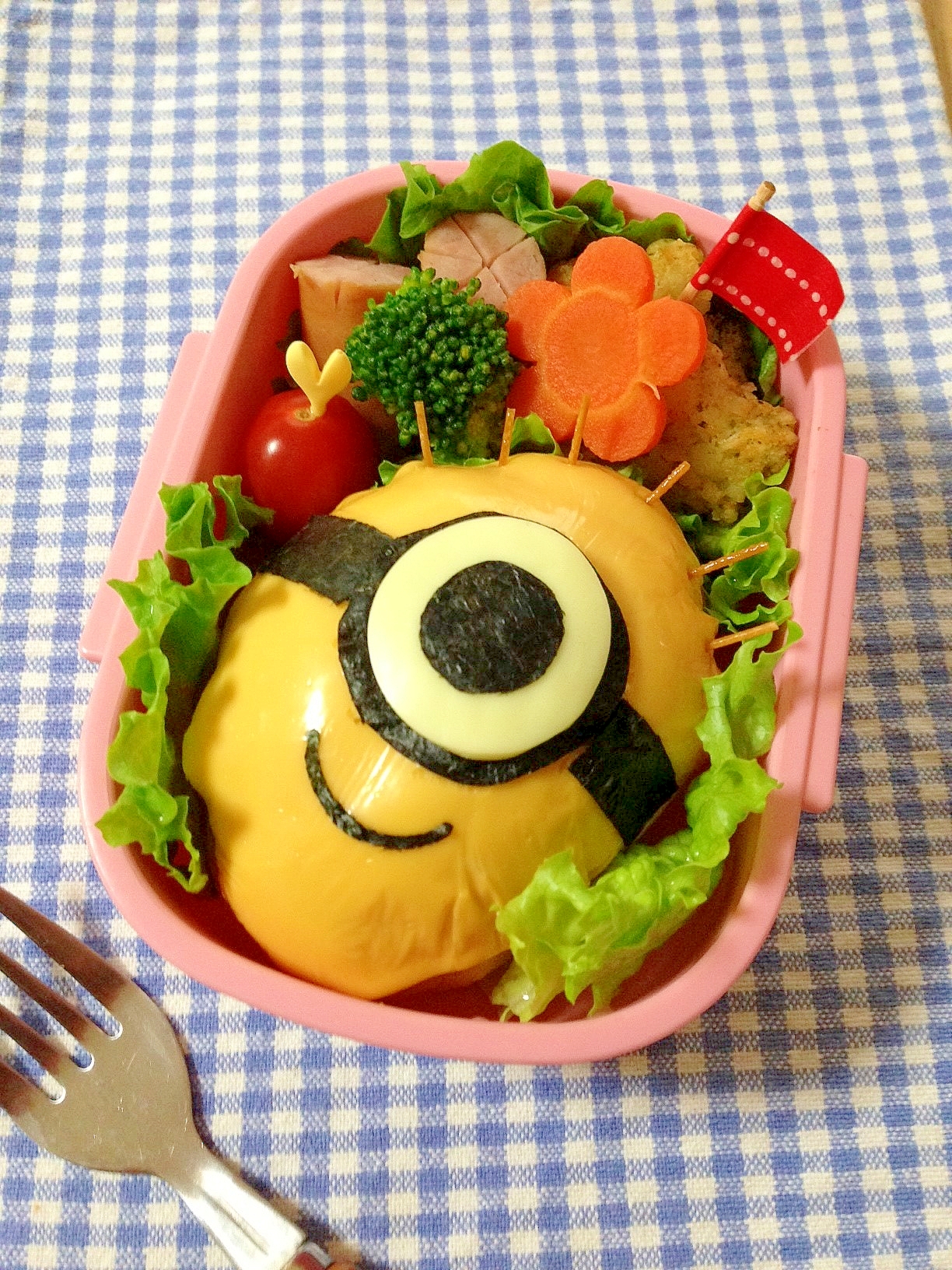 簡単キャラ弁 バターロールｄｅミニオンのお弁当 レシピ 作り方 By Cherry05 楽天レシピ