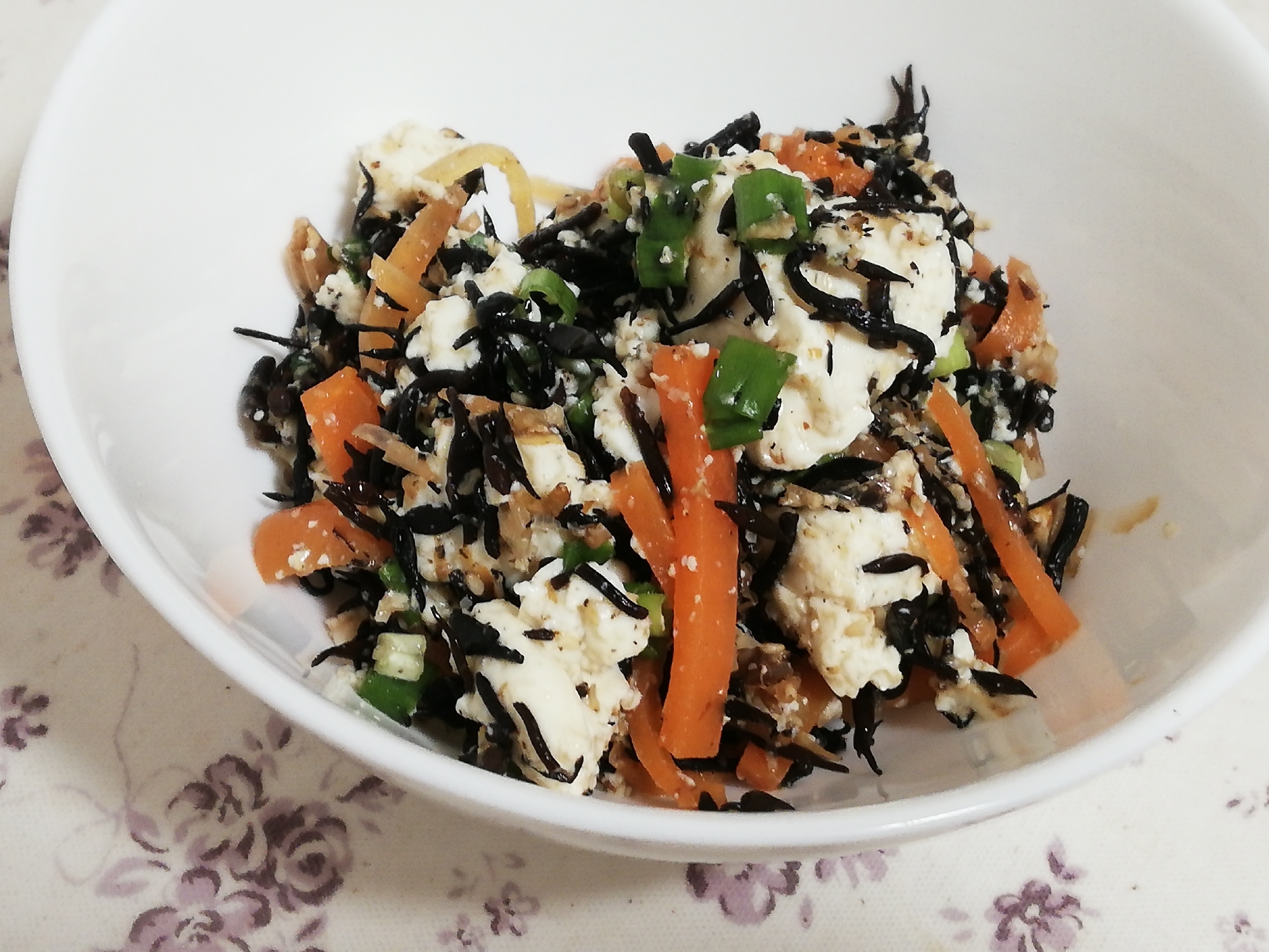 レンジで簡単 豆腐とひじきのヘルシーサラダ レシピ 作り方 By かっぺ4217 楽天レシピ
