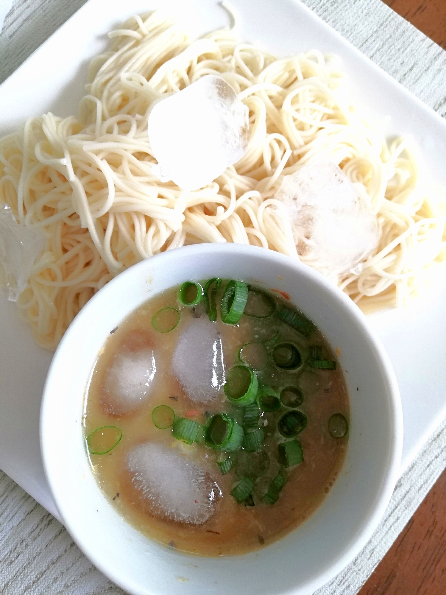 さば味噌煮缶のつけ汁で食べるそうめん レシピ 作り方 By 美麗 楽天レシピ