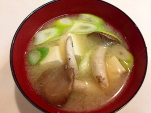 簡単美味しい ヒラタケと豆腐の味噌汁 レシピ 作り方 By アボカドプリン 楽天レシピ