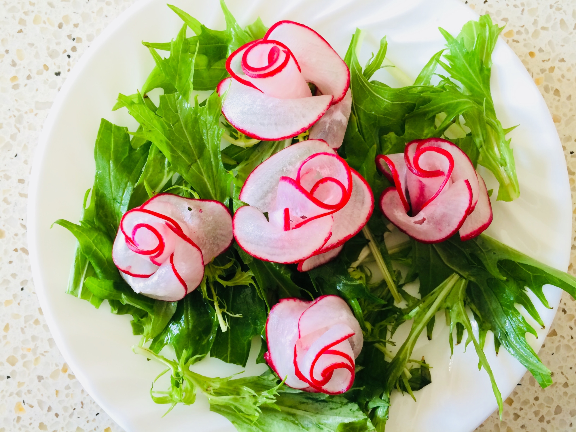 ラディッシュと水菜のサラダ　薔薇バージョン