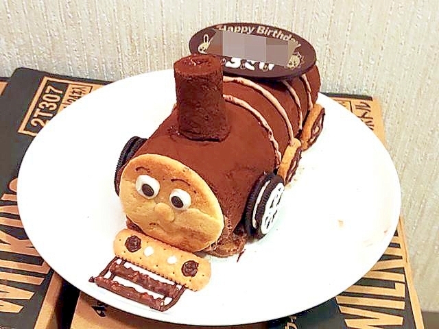 クッキーとロールケーキで！列車の立体ケーキ♪ レシピ・作り方 by torezu｜楽天レシピ