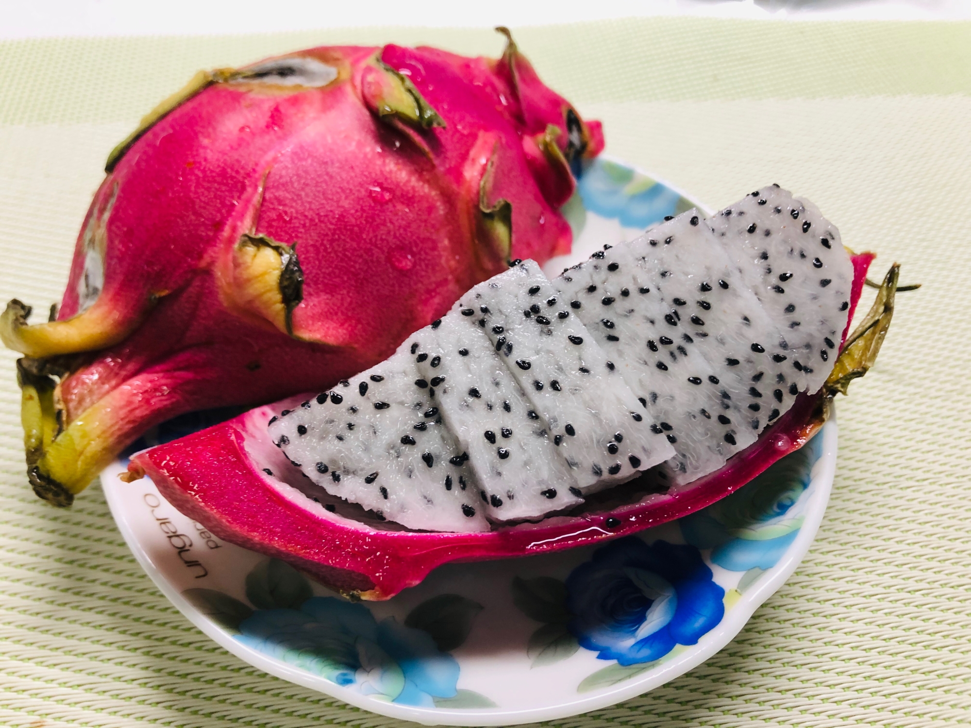 ドラゴンフルーツの切り方 食べ方 レシピ 作り方 By 善ちゃん 楽天レシピ