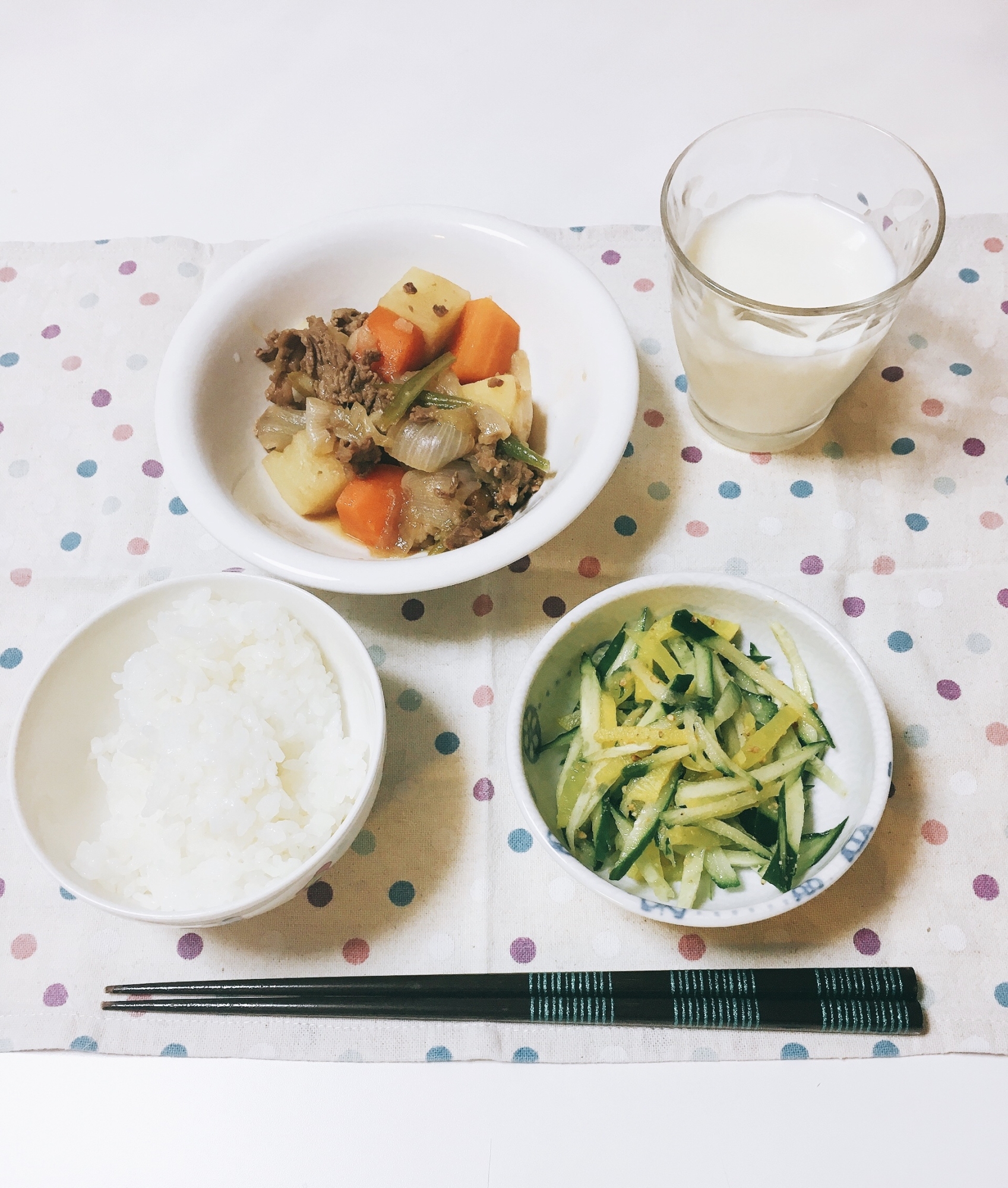 肉じゃが、たくあんのごま和え