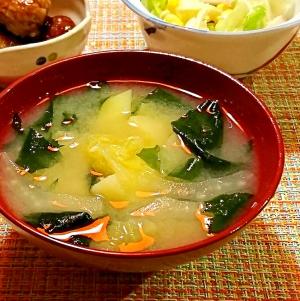 白菜とじゃがいもとわかめのお味噌汁 レシピ 作り方 By メリッコ 楽天レシピ