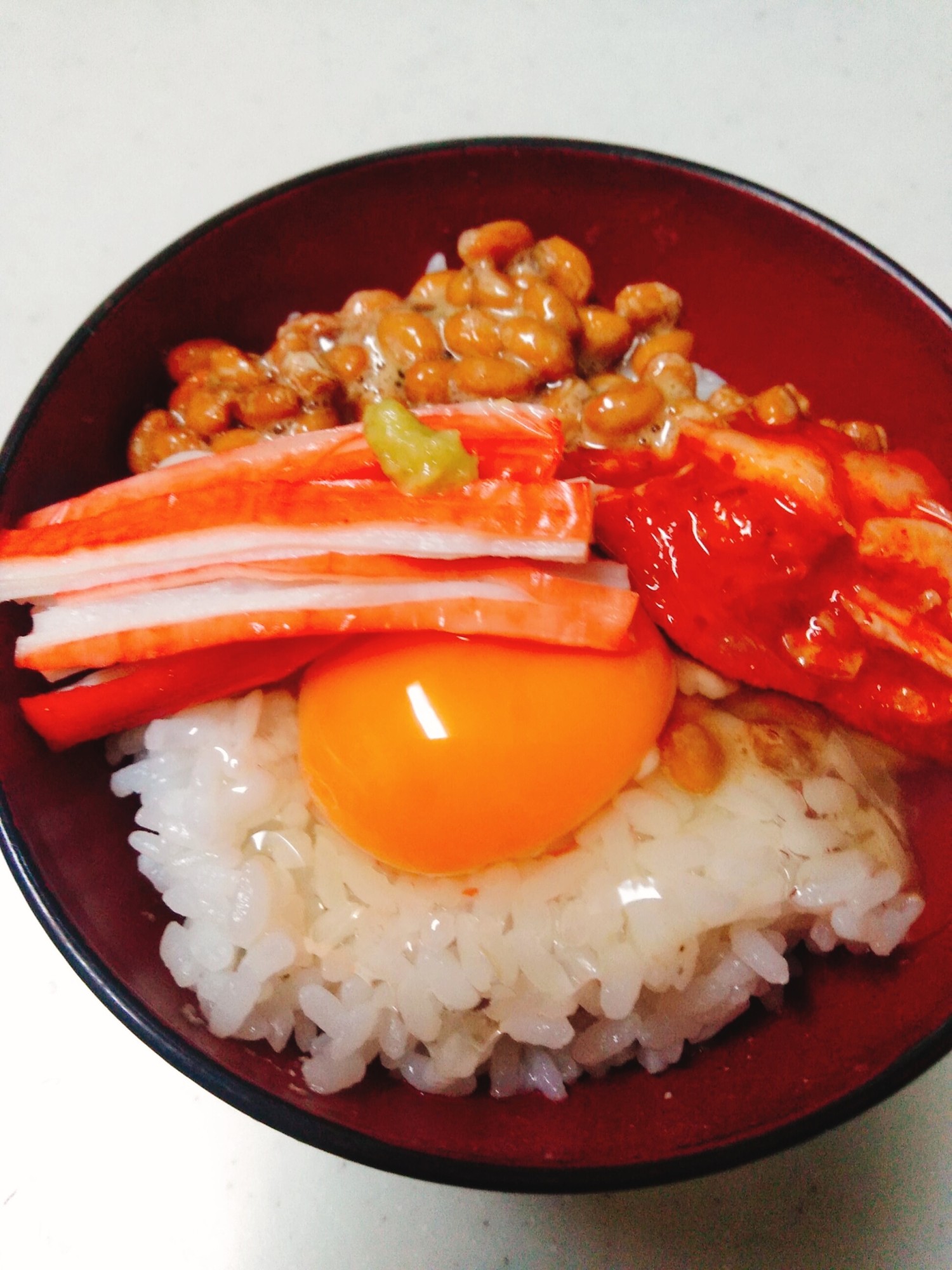 カニカマキムチ納豆の卵かけご飯