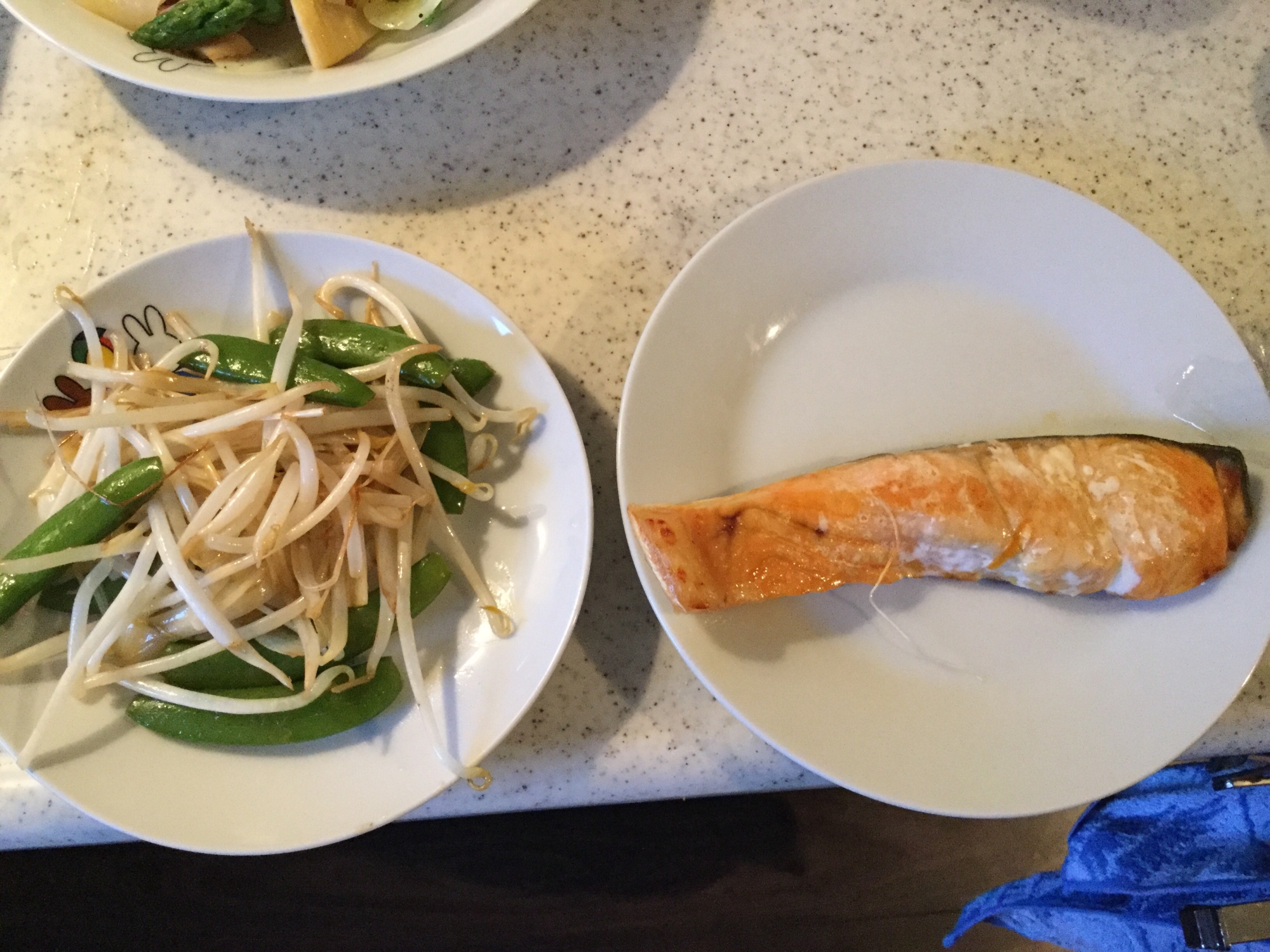 フライパン一つで鮭と付け合わせ レシピ 作り方 By タロポーママ 楽天レシピ