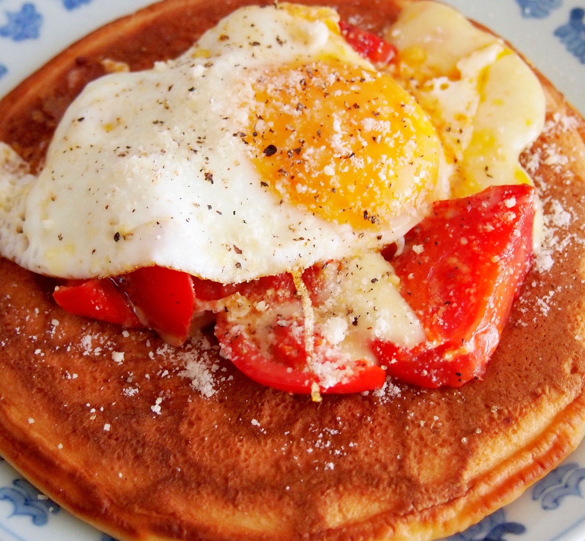 チーズとトマトと目玉焼きのおかずパンケーキ レシピ 作り方 By まるっとまる 楽天レシピ