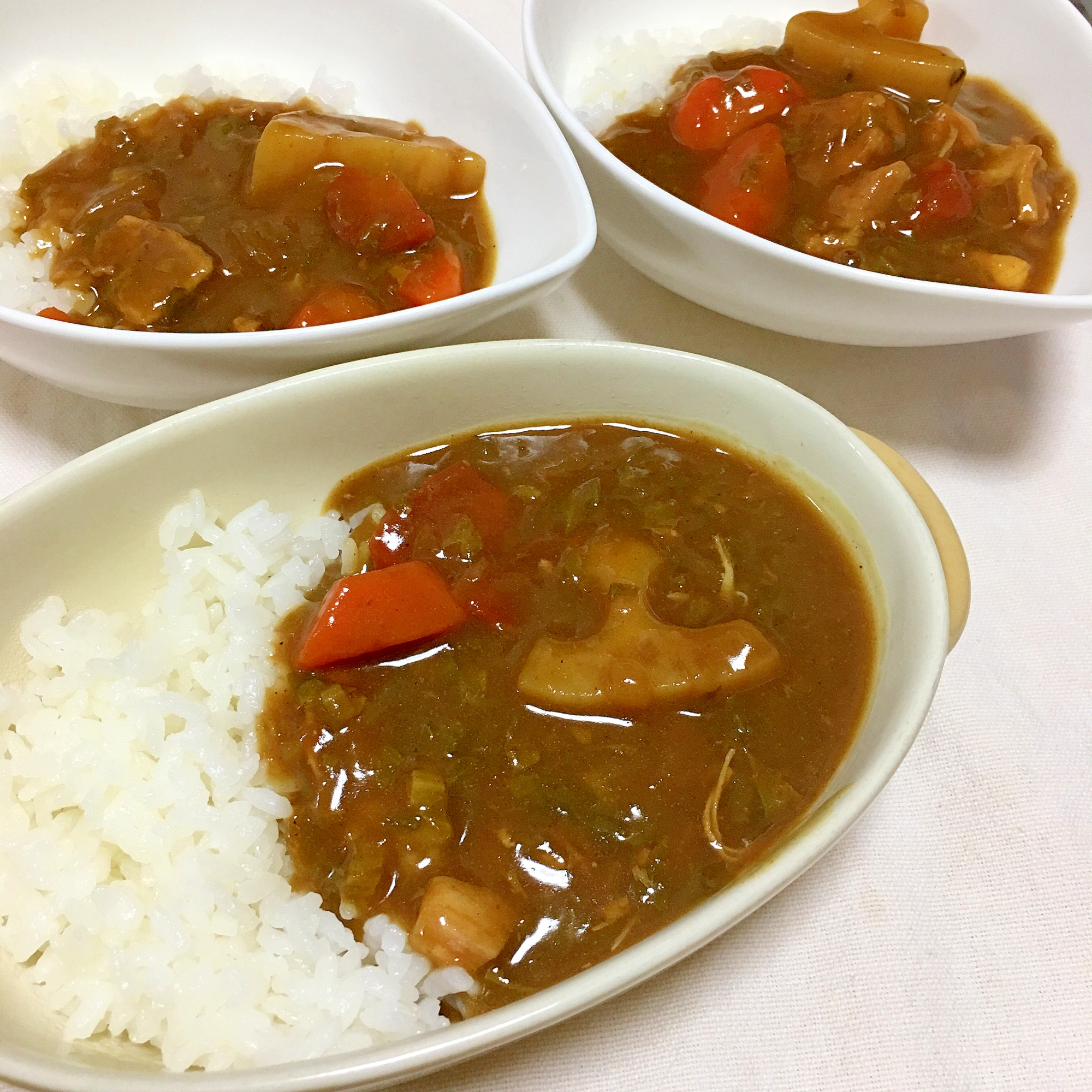 残った正月野菜と鶏もも肉セロリの葉たっぷりカレー♡