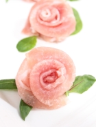 生ハムの薔薇の花の飾り切り お祝いおもてなしに レシピ 作り方 By ラムちゃん1224 楽天レシピ