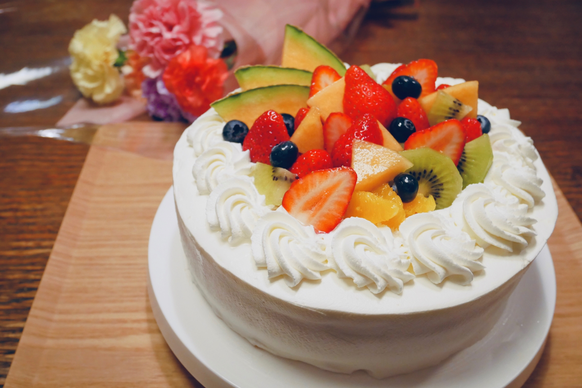 メイルオーダー 誕生日ケーキ バースデー フルーツたっぷり 4号 生クリームのデコレーションケーキ ショート